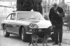 Enzo Ferrari mit Hund und Ferrari 330 GT 2+2